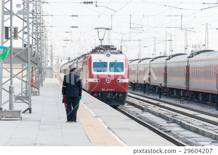 SS7E型電力機車中國·甘肅省武威市 SS7E型電力機車中國·甘肅省武威市 29604207