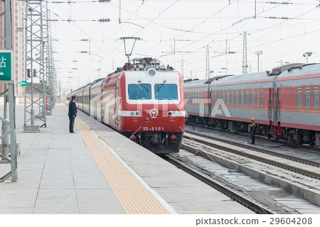 SS7E型電力機車中國·甘肅省武威市 SS7E型電力機車中國·甘肅省武威市 29604208