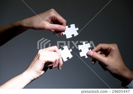 手與拼圖遊戲 29605447
