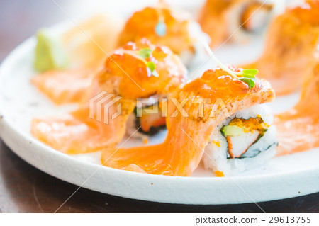 Grilled salmon sushi roll Grilled salmon sushi roll 29613755