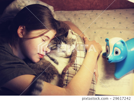 teen girl hug cuddle cat in bed teen girl hug cuddle cat in bed 29617242