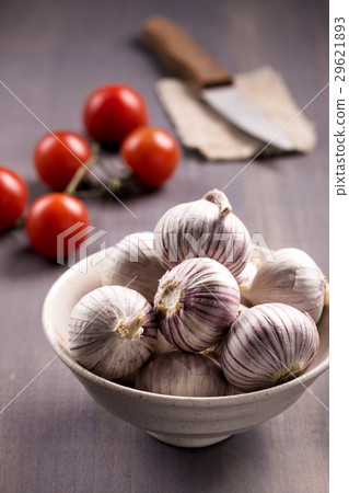 Chinese solo garlic on wooden background Chinese solo garlic on wooden background 29621893