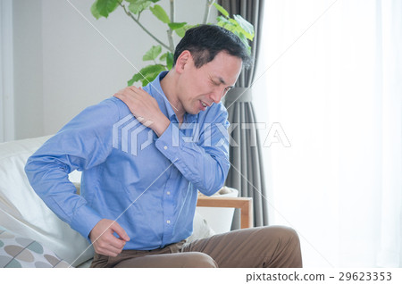 Japanese middle-aged men with stiff shoulders 29623353