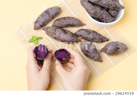 Purple sweet potatoes ready to eating Purple sweet potatoes ready to eating 29624559