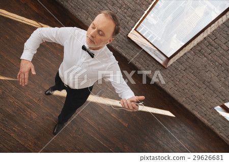 Calm old man dancing in the dance studio Calm old man dancing in the dance studio 29626681