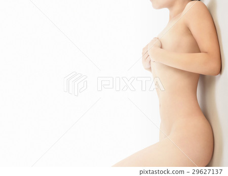 裸體 - 雙手放在胸前 裸體 - 雙手放在胸前 29627137