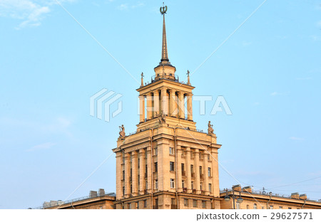 Building in neoclassical style in St.Petersburg. 29627571