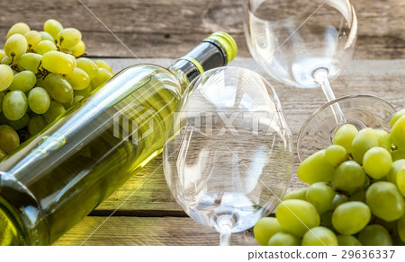 Bottle of white wine with bunch of grape Bottle of white wine with bunch of grape 29636337