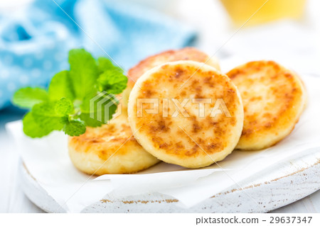 Cottage cheese fritters 29637347