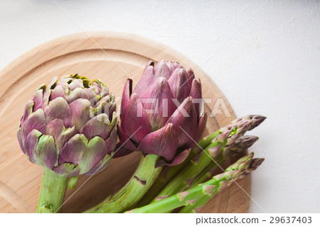 Artichokes and asparagus 29637403