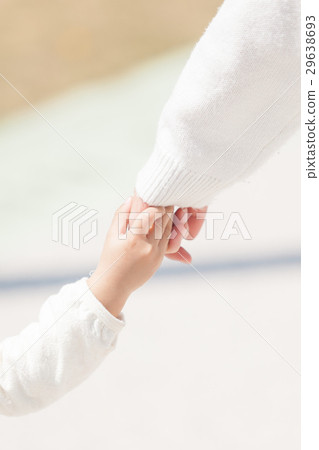 母親和女兒育兒和孩子粘接手連接手 母親和女兒育兒和孩子粘接手連接手 29638693