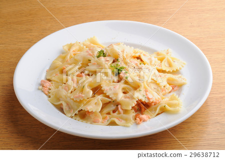 Cream salmon falfa pasta 29638712