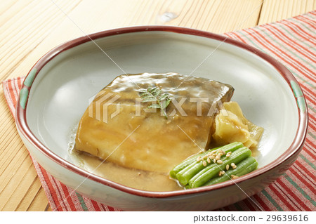 用鯖魚燜鯖魚 用鯖魚燜鯖魚 29639616