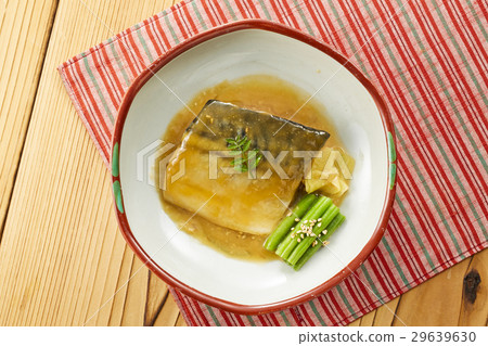 用鯖魚燜鯖魚 用鯖魚燜鯖魚 29639630