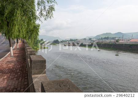 The opposite bank of the Middle East border is the North Korea · Eishan City China · Jilin Province Chair White Korean Autonomous Prefecture 29640212