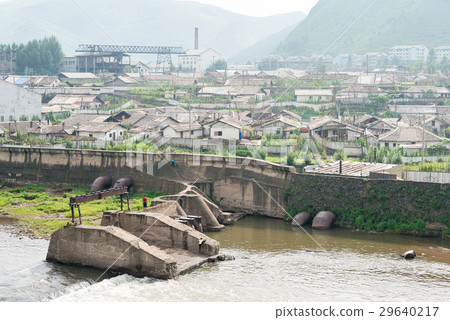 The opposite bank of the Middle East border is the North Korea · Eishan City China · Jilin Province Chair White Korean Autonomous Prefecture 29640217