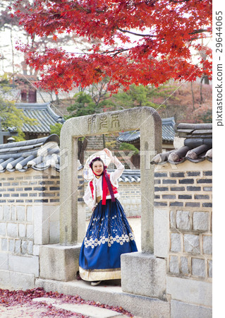 Go out with Korean traditional clothes 'Hanbok' 310 29644065