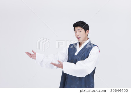 Go out with Korean traditional clothes 'Hanbok' 110 29644400