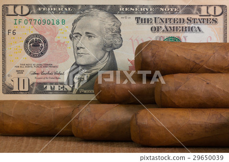 Luxury Cuban cigars with US dollar  29650039