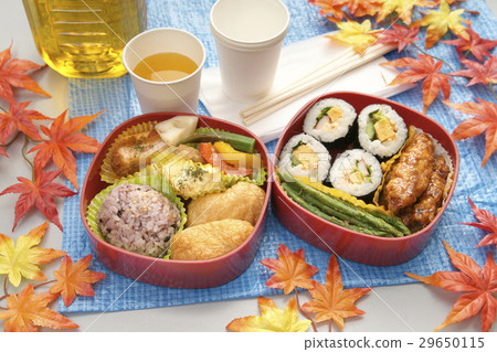 Autumn leaves and picnic lunchbox Autumn leaves and picnic lunchbox 29650115