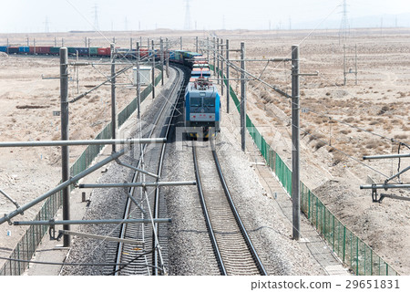 貨運列車在絲綢之路上運行河西走廊中國·甘肅省嘉峪關 29651831