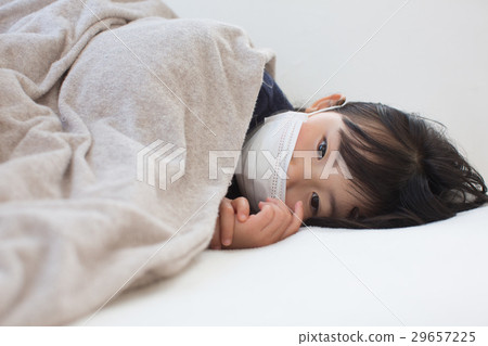 A child with a mask 29657225