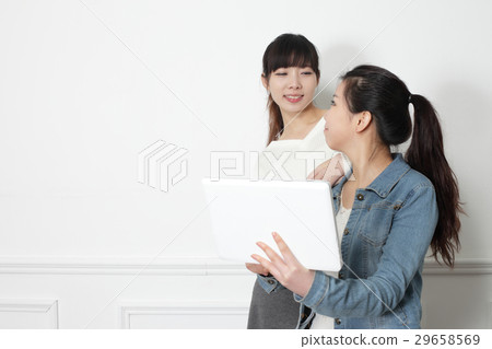 一個女人交換友誼 一個女人交換友誼 29658569