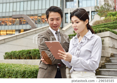 男性和女性上班族 29658585