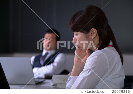晚上加班加班的行政人員經理總經理總統隔夜加班工作 29659216