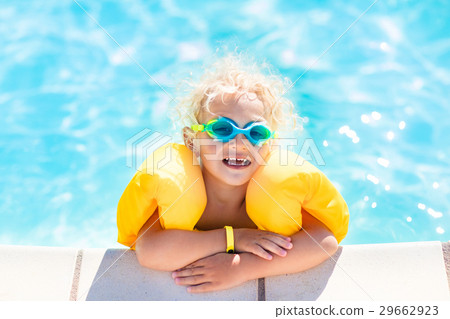 Little baby boy playing in swimming pool 29662923