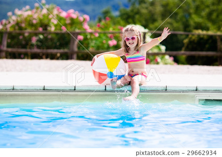 Child in swimming pool on summer vacation Child in swimming pool on summer vacation 29662934