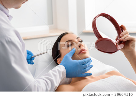 Doctor telling unconcerned female about injection 29664110