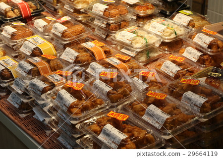 大阪天神橋筋商店街出售的小菜 大阪天神橋筋商店街出售的小菜 29664119