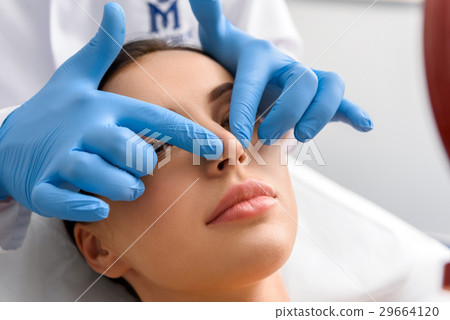 Therapeutic removing wrinkles in beauty salon Therapeutic removing wrinkles in beauty salon 29664120