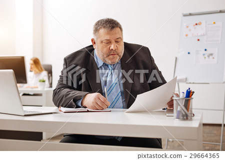 Focused attentive specialist analyzing a document 29664365