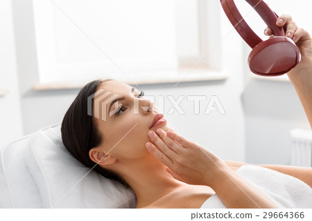 Female watching at reflexion in clinic Female watching at reflexion in clinic 29664366