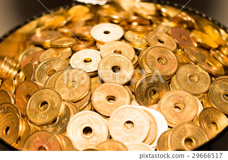 大量的5日元硬幣 29666517