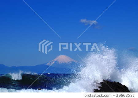 Mt. Fuji which went over to the Arazaki coast and made a snowflake 29668555
