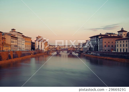 Florence Ponte Vecchio sunrise 29669291