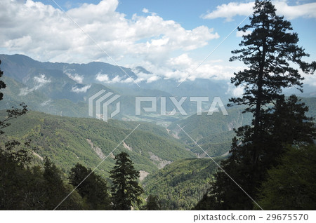 山 山 29675570