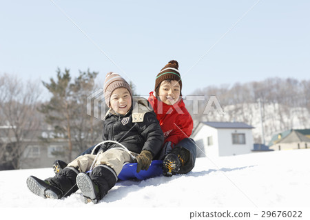 Children playing with sled 29676022