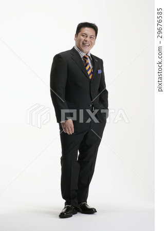 穿著西裝的男人 29676585