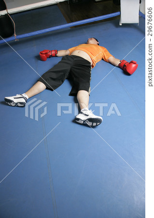 A man who collapses A man who collapses 29676606