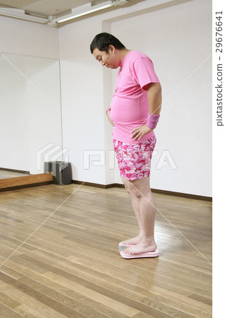 A man who weighs A man who weighs 29676641