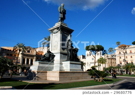 Monument to Cavour on the square 29680776