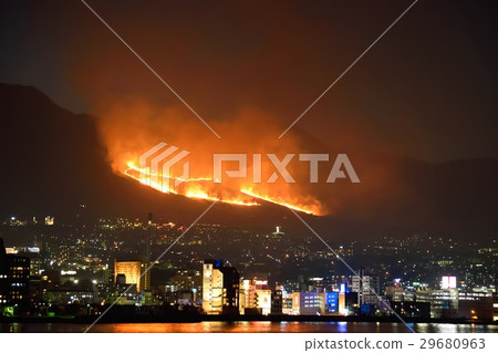 別府市全景夜視圖Ogi火節日 別府市全景夜視圖Ogi火節日 29680963