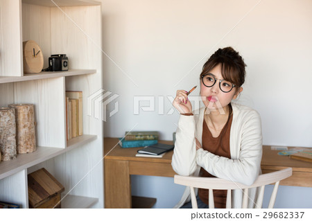 寫女人的斯堪的納維亞女孩 寫女人的斯堪的納維亞女孩 29682337