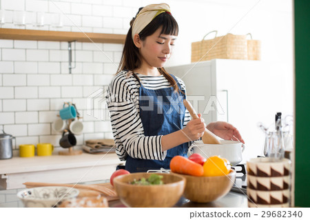 北歐女孩廚房婦女烹調 北歐女孩廚房婦女烹調 29682340
