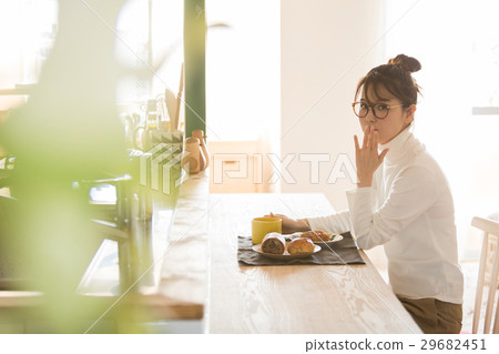 北歐女孩早餐膳食婦女 29682451