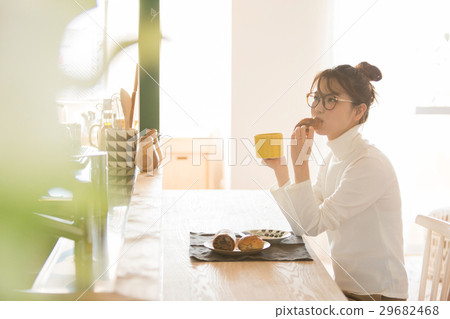 Northern Europe girls breakfast meal women 29682468